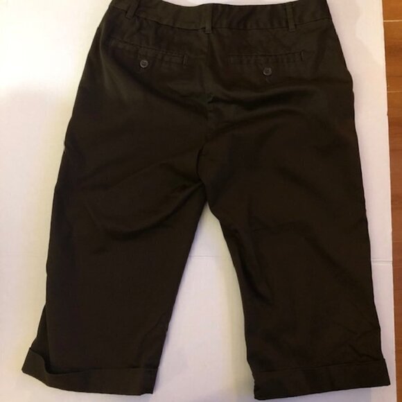 Dockers Mid Rise Curvy Bermuda Shorts Size 4 - Picture 3 of 3